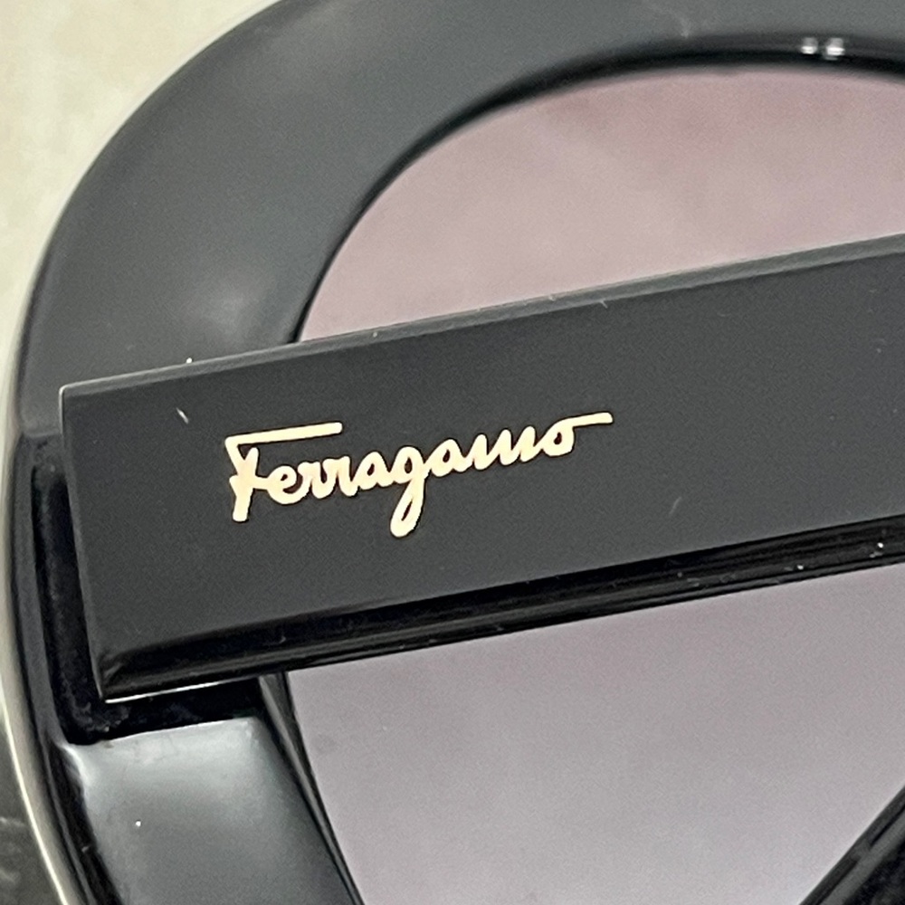 Ferragamo sunglasses - Picture 5 of 7